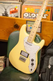 Pawn Shop \'70s Stratocaster Deluxe Guitar - Vintage White